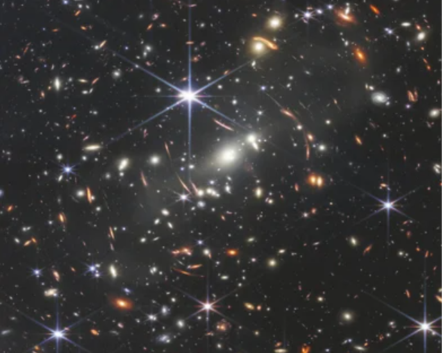 ４６億光年先の銀河団！